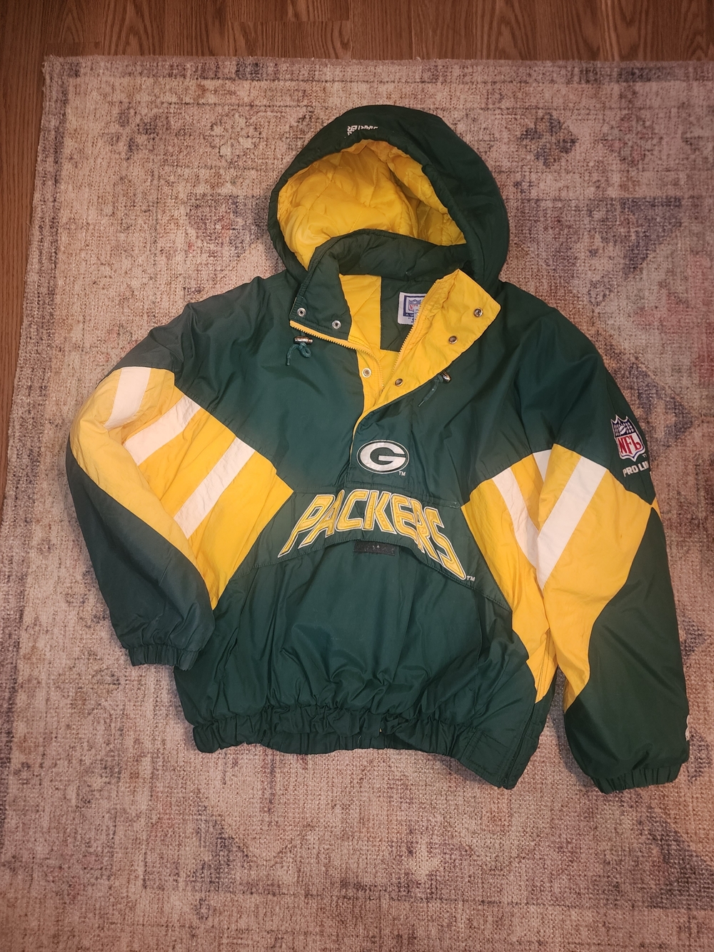 ****Straight Out Of 1996** STARTER  Puffer Jacket w/ Hood Green BAY Packers